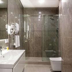 Номер стандарт с 1 двуспальной кроватью