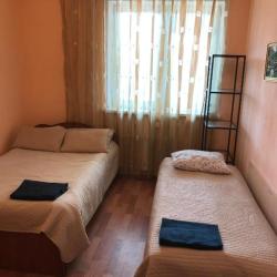 Номер стандарт с 1 односпальной и 1 двуспальной кроватью