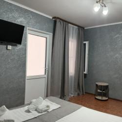 Комната эконом с 1 двуспальной кроватью (удобства на этаже)