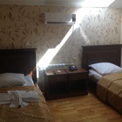 Номер эконом с 2 односпальными кроватями (мансарда)