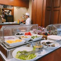 Фото Отель Ramada by Wyndham Bishkek Centre (Рамада Виндхэм )