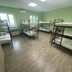 Кровать в 10-местном общем номере (общие удобства)