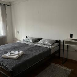 Номер эконом с 1 двуспальной кроватью (удобства на блок)