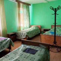 Коттедж улучшенный с 14 односпальными и 3 двуспальными кроватями