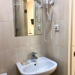 Номер стандарт с 1 двуспальной кроватью