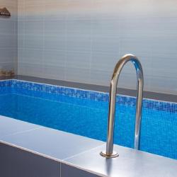 Стандартный трехместный номер с сауной и бассейном