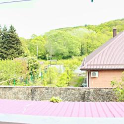 Номер эконом с 3 односпальными кроватями с балконом.