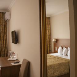 Номер стандарт с 1 двуспальной кроватью