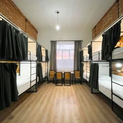 Кровать в 8-местном общем номере (общие удобства)