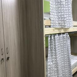 Кровать в 4-местном общем мужском номере (удобства на этаже)