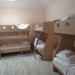 Кровать в 6-местном общем номере