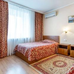 Номер полулюкс с 2 односпальными кроватями