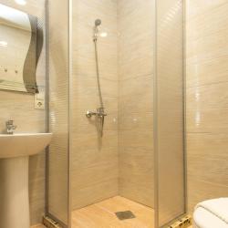 Номер стандарт с 1 двуспальной кроватью (с завтраком)