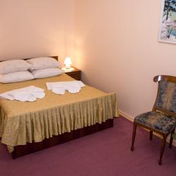 Номер люкс с двуспальной кроватью и кухней (корпус 6)