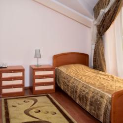 Номер полулюкс с 2 односпальными кроватями #19 (с завтраком)