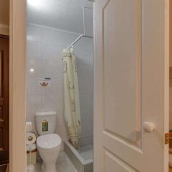 Фото Отель YourHouse (ЙоХаус) в 1-м микрорайоне 76