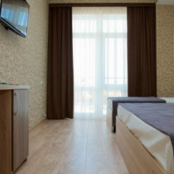 Номер стандарт с 1 односпальной и 1 двуспальной кроватью