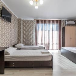 Комната комфорт с 2 односпальными и 1 двуспальной кроватью