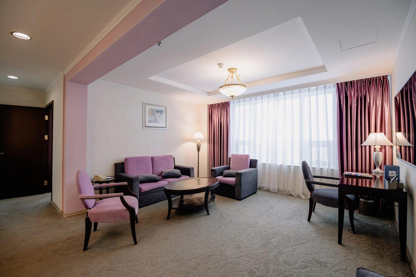 Королевские апартаменты с 2 двуспальными кроватями 4
