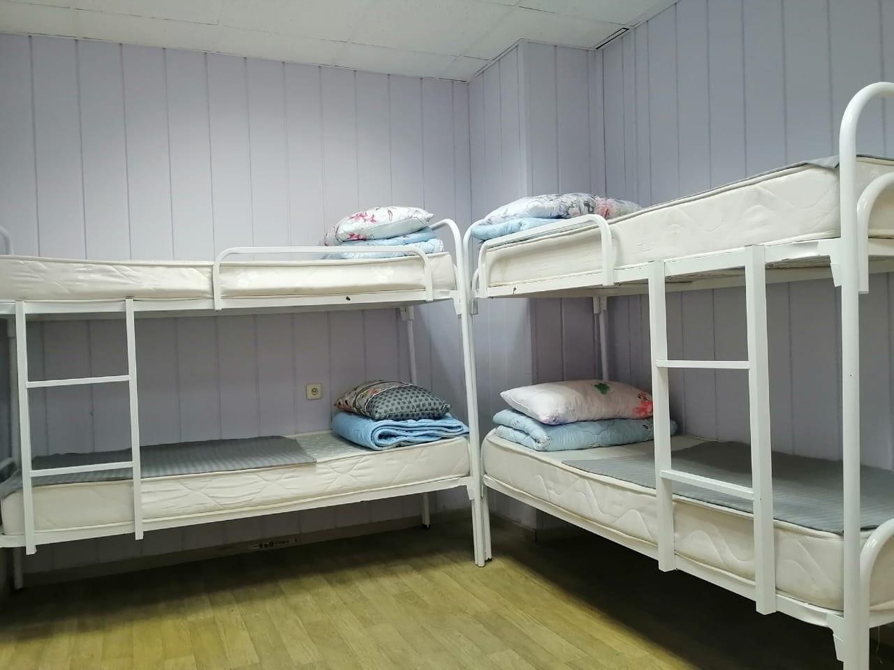Кровать в 4-местном общем мужском номере
