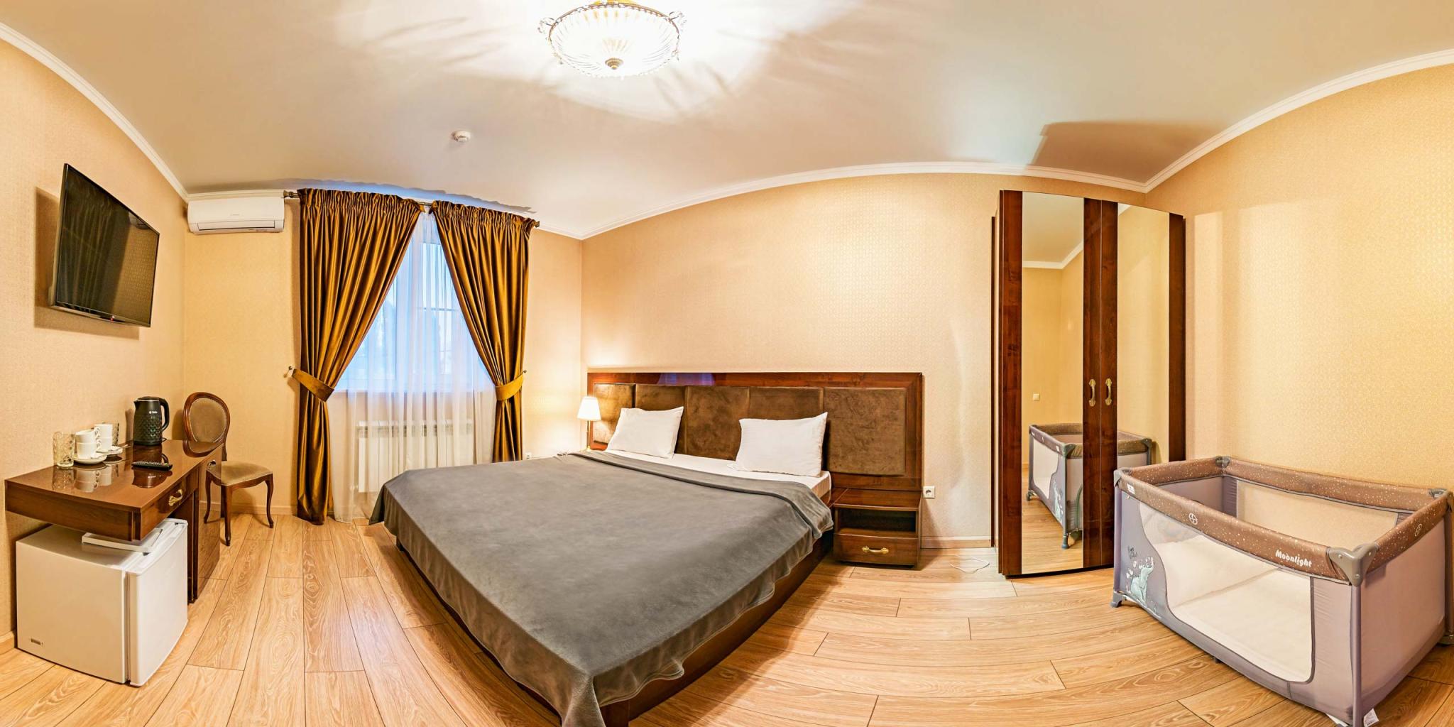 Номер люкс с 2 односпальными и 1 двуспальной кроватью, 55 м²