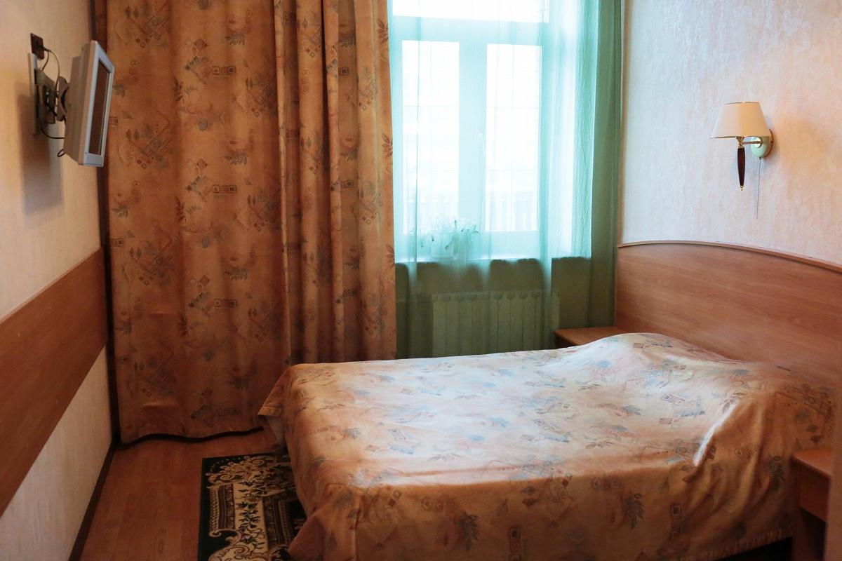 Номер стандарт с 1 двуспальной кроватью 4