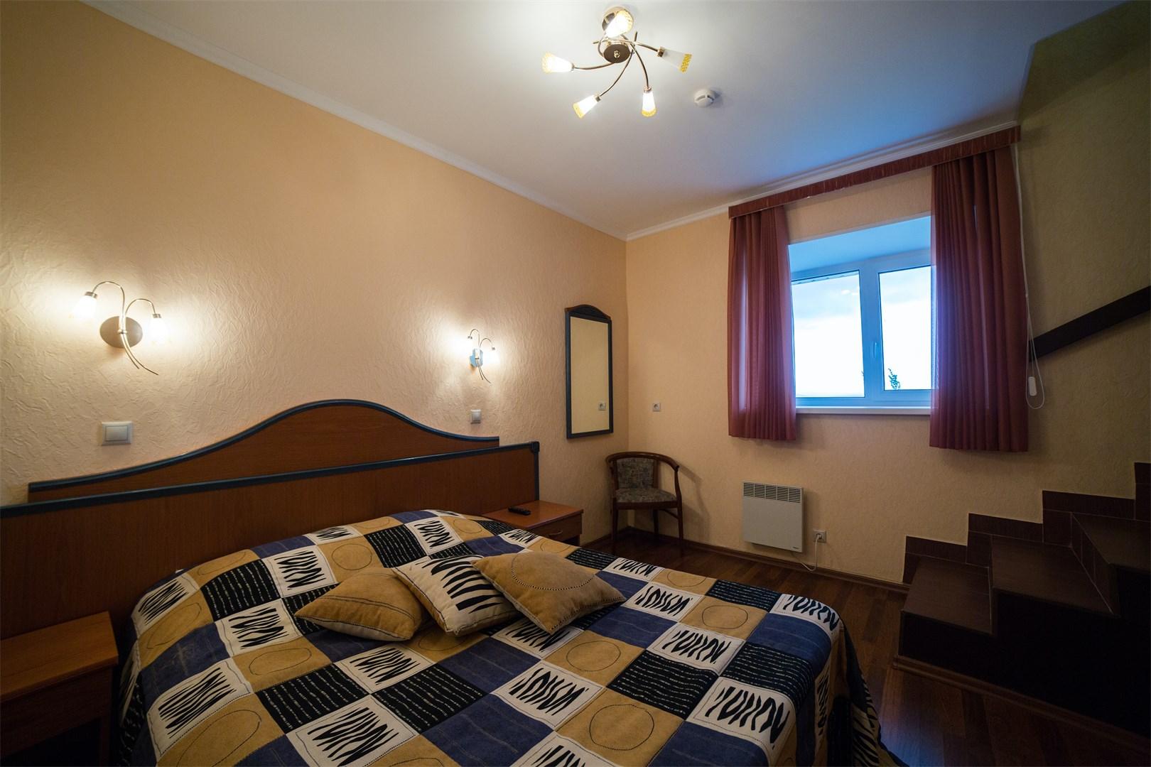 Номер полулюкс улучшенный с 1 двуспальной кроватью