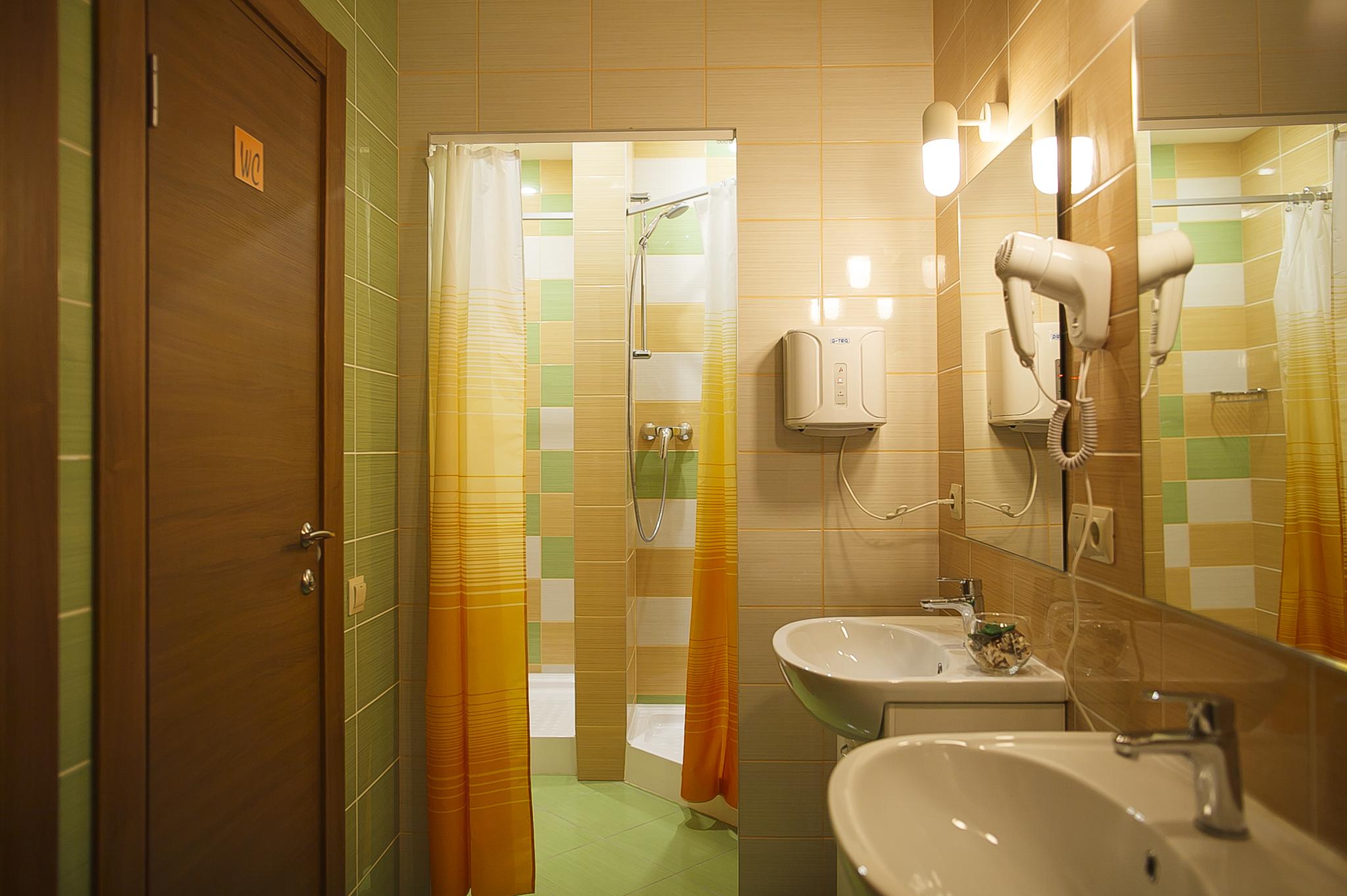 Кровать в 3-местном общем номере (без удобств) 3