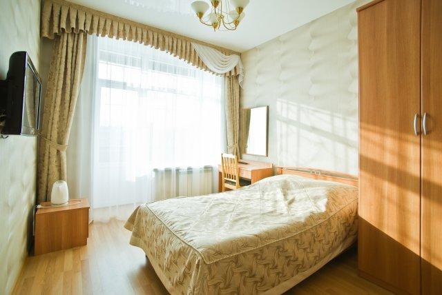 Номер стандарт с 1 двуспальной кроватью