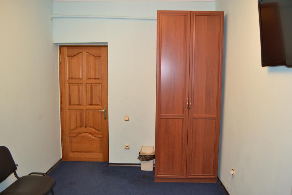 Номер эконом с 1 двуспальной кроватью 2