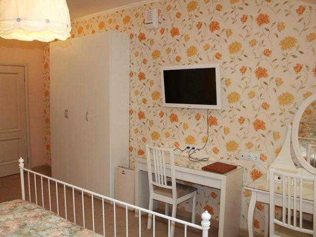 Номер стандарт с 1 двуспальной кроватью 2