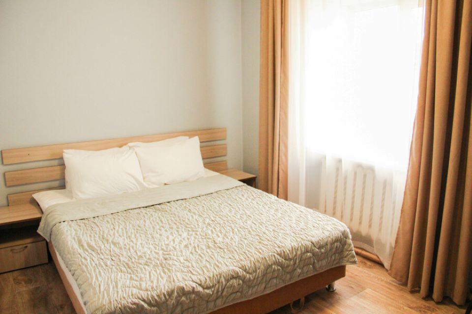 Номер стандарт с 1 двуспальной кроватью 4