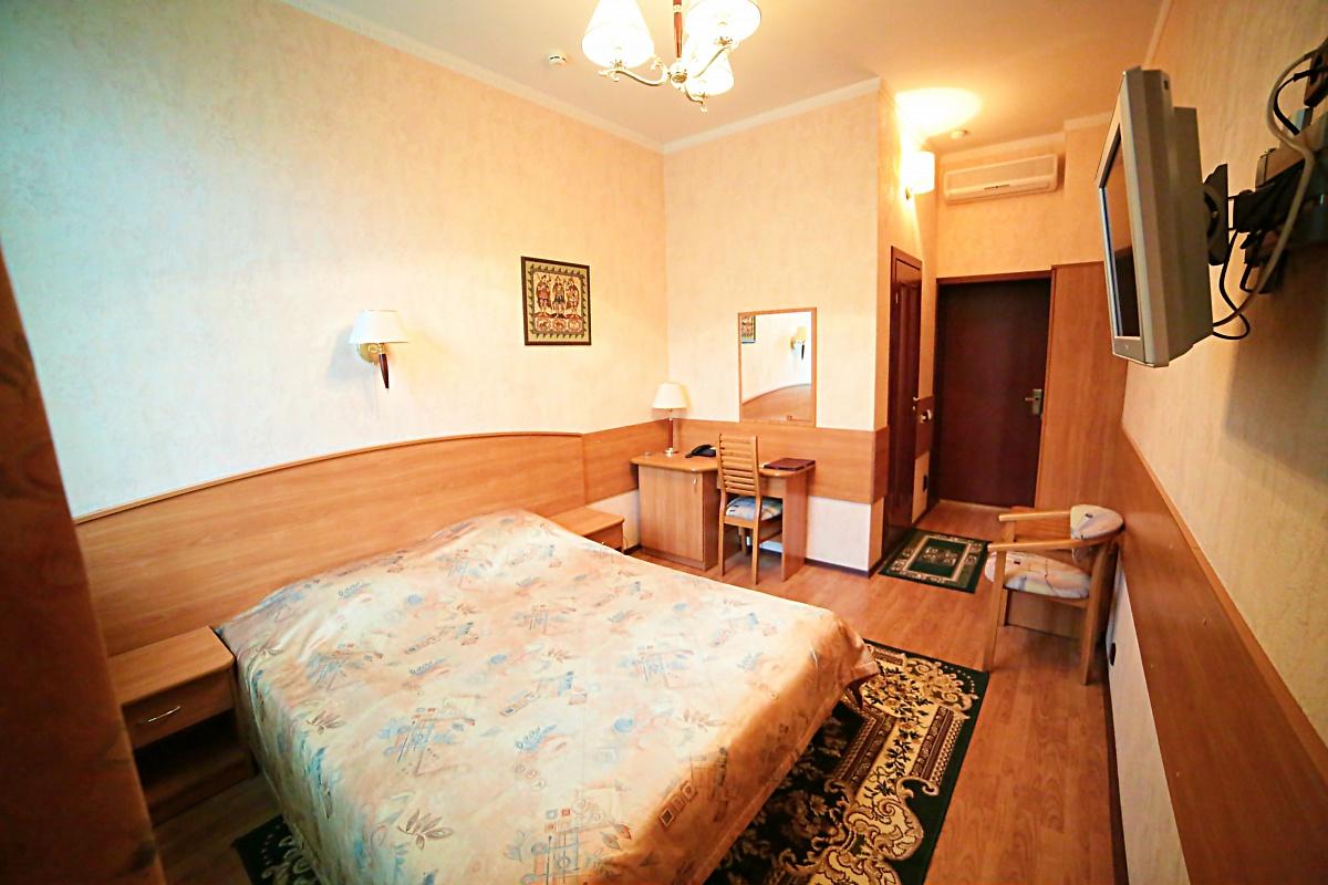 Номер стандарт с 1 двуспальной кроватью