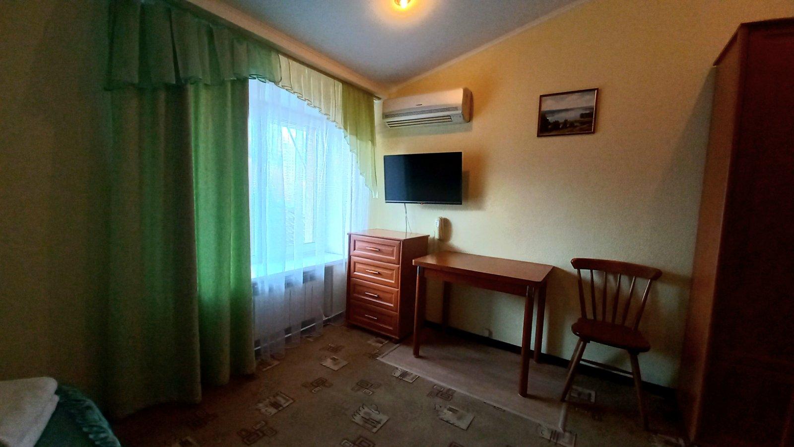 Номер стандарт с 1 двуспальной кроватью 3