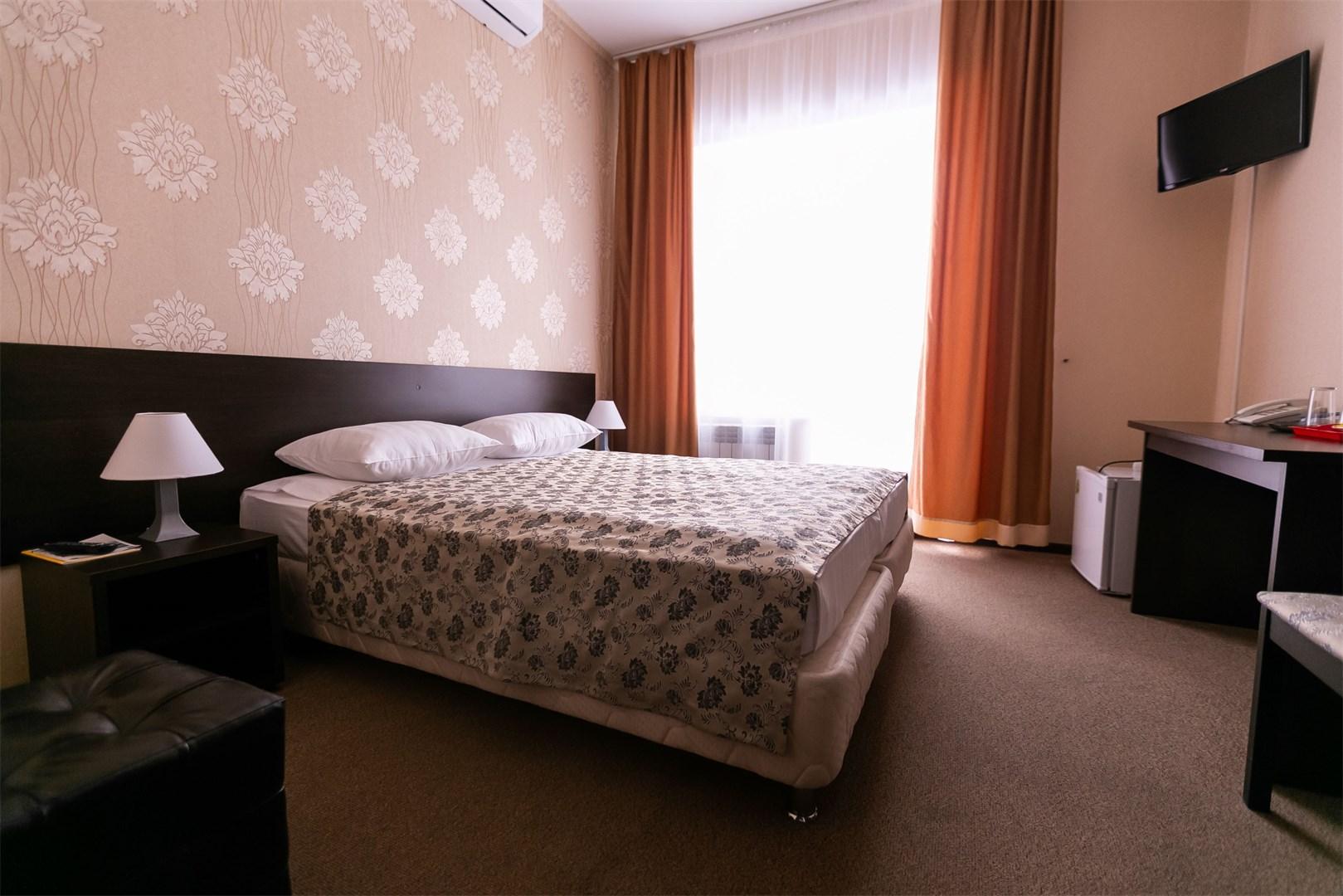 Номер стандарт с 1 двуспальной кроватью 2
