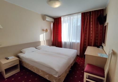 Номер стандарт бизнес с 1 двуспальной кроватью