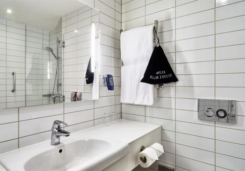 Номер стандарт с 1 двуспальной кроватью