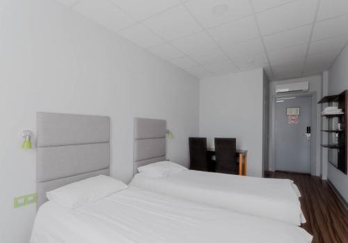 Номер комфорт с 2 односпальными кроватями