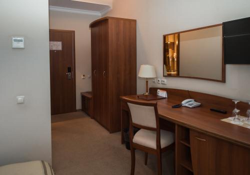 Номер стандарт с 1 двуспальной кроватью и балконом