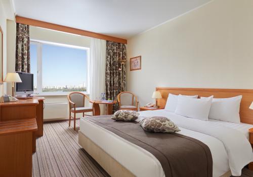 Номер стандарт с 1 двуспальной кроватью