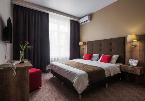 Номер стандарт с 1 двуспальной кроватью