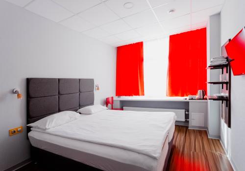 Номер стандарт с 1 двуспальной кроватью