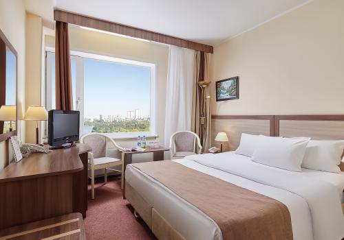 Номер стандарт бизнес с 1 двуспальной кроватью