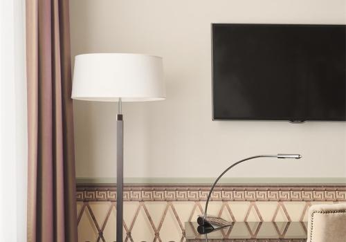 Номер улучшенный с 1 двуспальной кроватью вид в Атриум