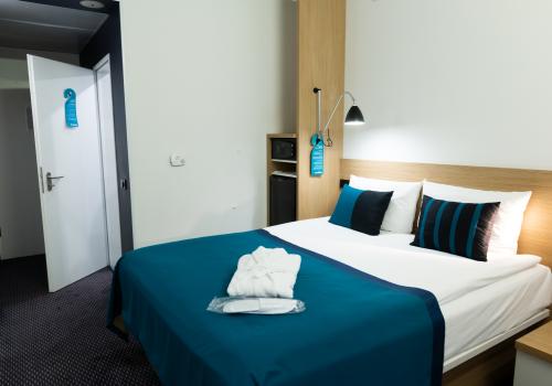 Номер стандарт улучшенный с 1 двуспальной кроватью