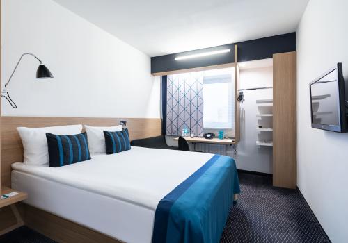 Номер стандарт эконом с 1 двуспальной кроватью