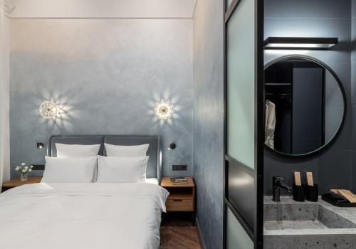 Номер стандарт с 1 двуспальной кроватью