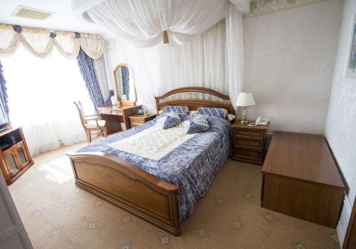 Номер люкс улучшенный с 1 двуспальной кроватью