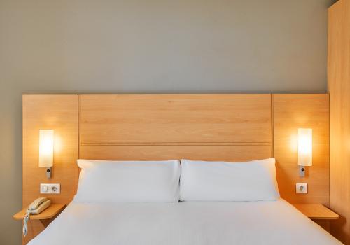 Номер стандарт с 1 двуспальной кроватью