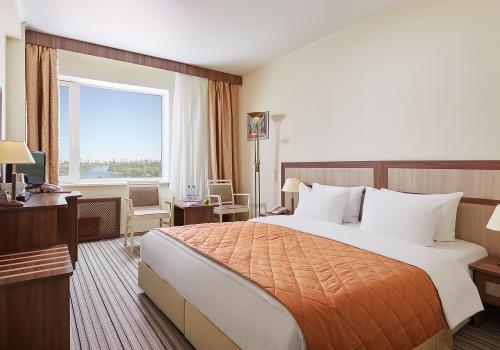 Номер стандарт с 1 двуспальной кроватью